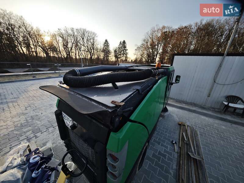 Уборочная машина Johnston Sweepers 142A101T 2010 в Ровно