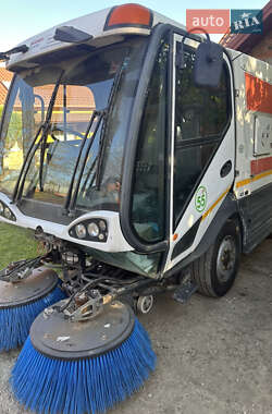 Прибиральна машина Johnston Sweepers Compact 2011 в 