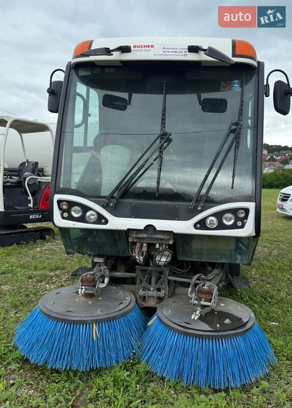 Уборочная машина Johnston Sweepers Compact 2011 в Черновцах