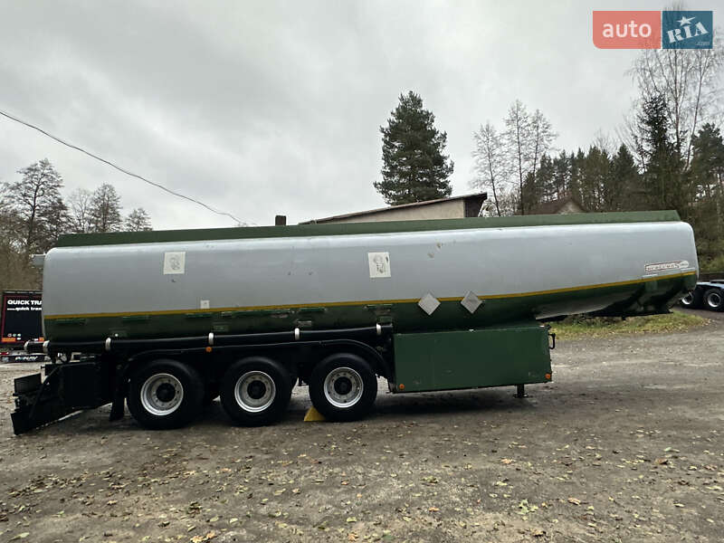 Цистерна полуприцеп Kassbohrer STB 1996 в Хусте фото 3 Цистерна полуприцеп Kassbohrer STB 1996 в Хусте