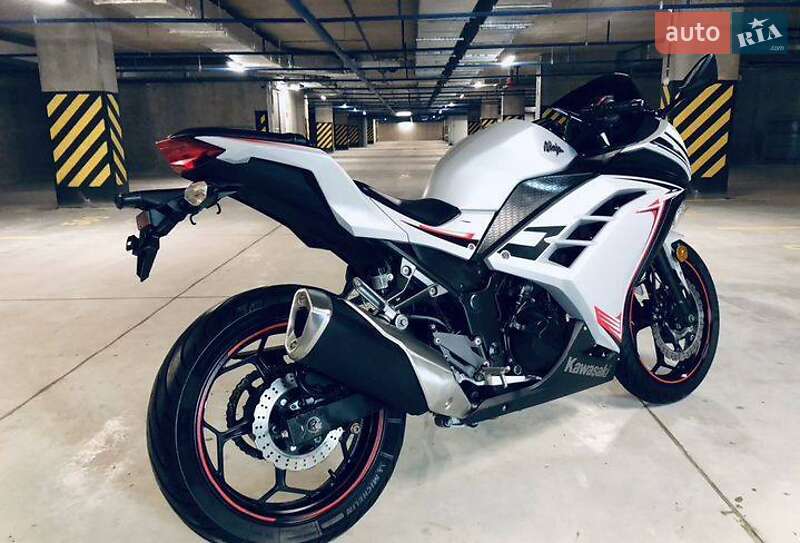 Спортбайк Kawasaki EX 300 2015 в Киеве