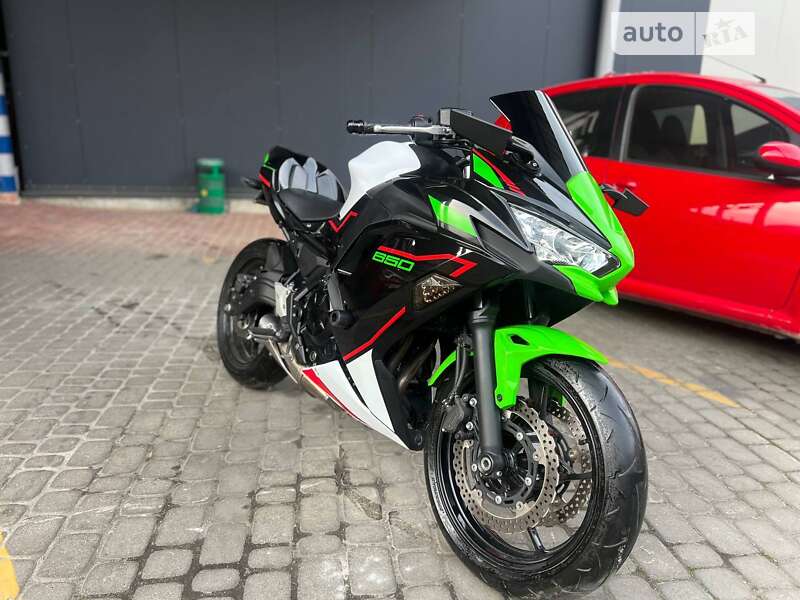 Kawasaki EX 650 2022