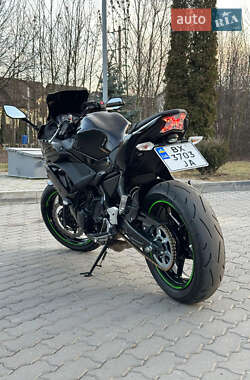 Мотоцикл Багатоцільовий (All-round) Kawasaki EX 650 2018 в 