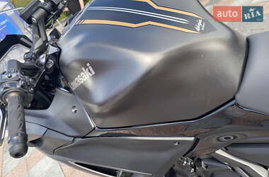 Спортбайк Kawasaki EX 650 2022 в 