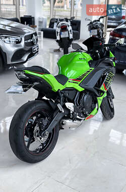 Спортбайк Kawasaki EX 650 2022 в 