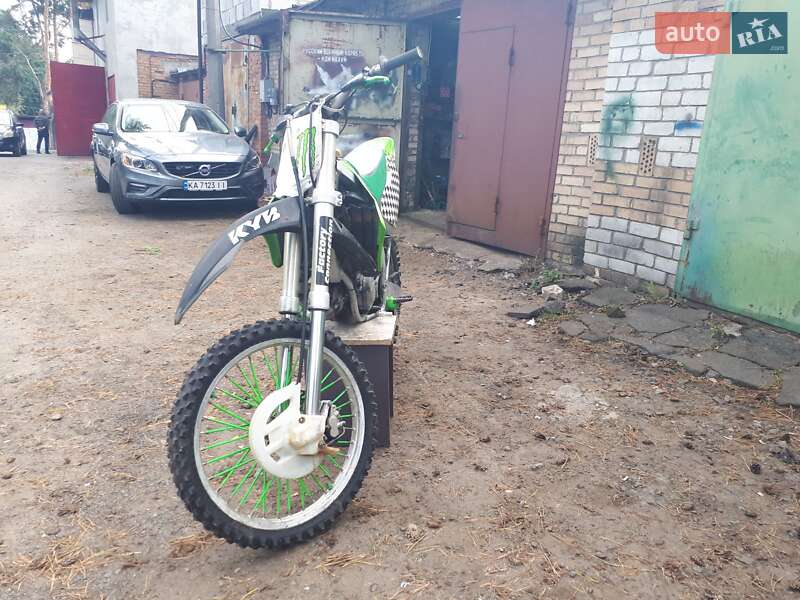 Мотоцикл Кросс Kawasaki KX 2004 в Бучі