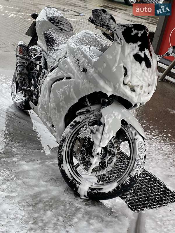 Спортбайк Kawasaki Ninja 250R 2008 в Киеве