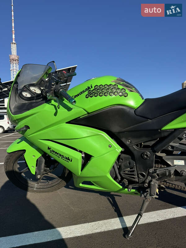 Спортбайк Kawasaki Ninja 250R 2013 в Киеве фото 3 Спортбайк Kawasaki Ninja 250R 2013 в Киеве