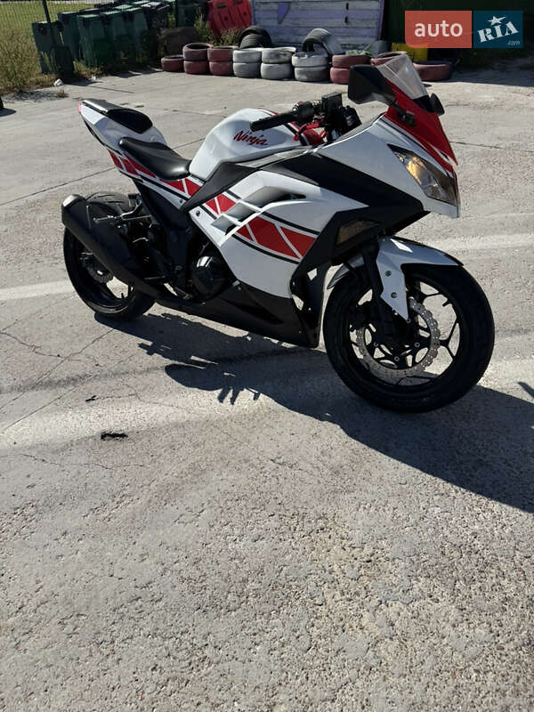 Спортбайк Kawasaki Ninja 300 2016 в Киеве