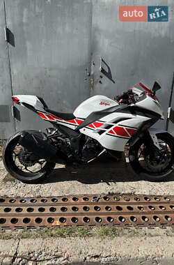 Спортбайк Kawasaki Ninja 300 2016 в Киеве