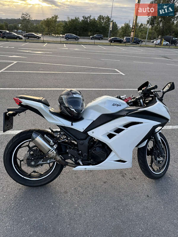 Спортбайк Kawasaki Ninja 300 2015 в Киеве