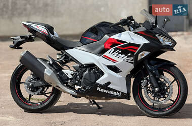 Мотоцикл Без обтекателей (Naked bike) Kawasaki Ninja 400 2020 в 