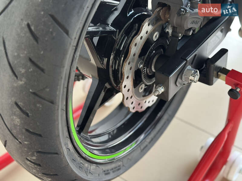 Спортбайк Kawasaki Ninja 400 2022 в Києві