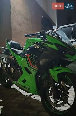 Спортбайк Kawasaki Ninja 400 2022 в 