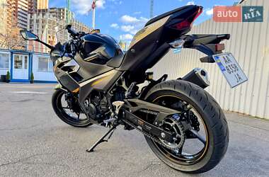Спортбайк Kawasaki Ninja 400 2022 в 
