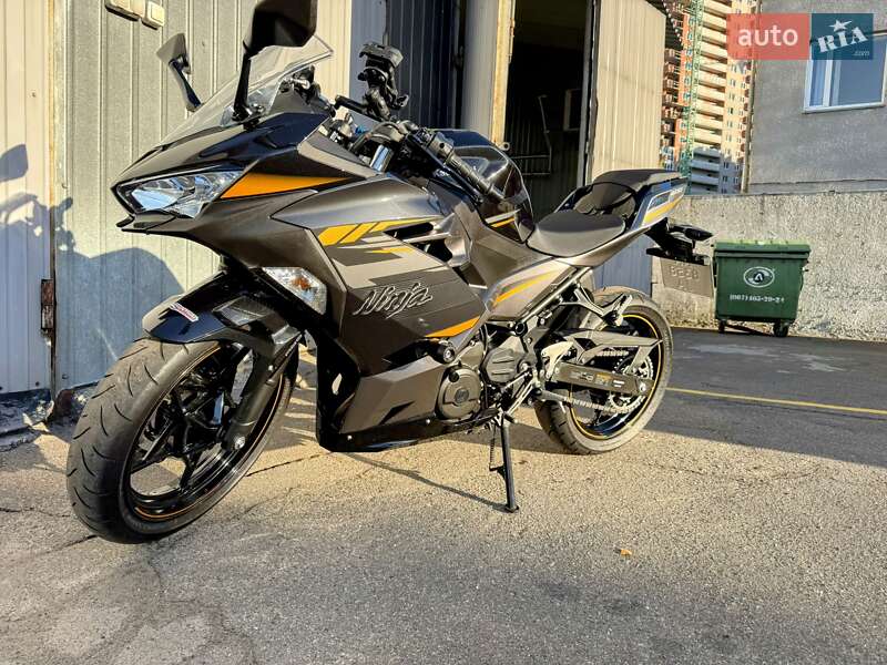 Спортбайк Kawasaki Ninja 400 2022 в Киеве
