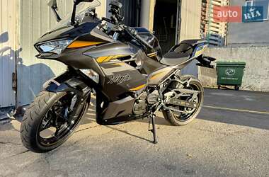 Спортбайк Kawasaki Ninja 400 2022 в 