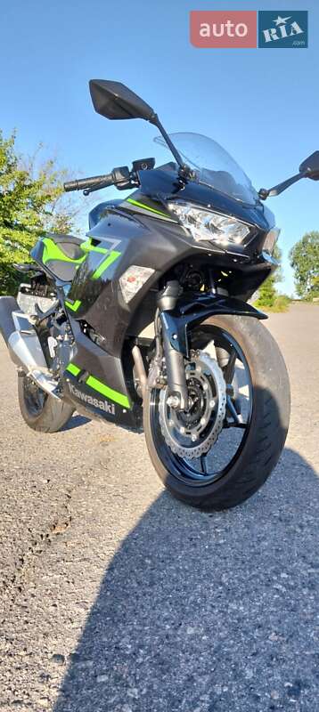 Спортбайк Kawasaki Ninja 400 2019 в 