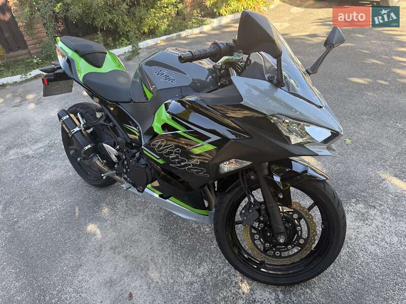 Спортбайк Kawasaki Ninja 400 2019 в 