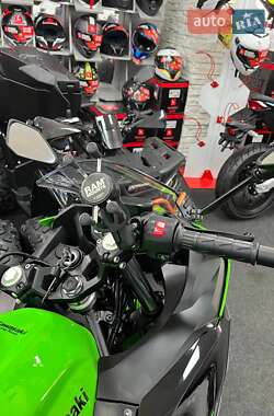 Спортбайк Kawasaki Ninja 400 2018 в 