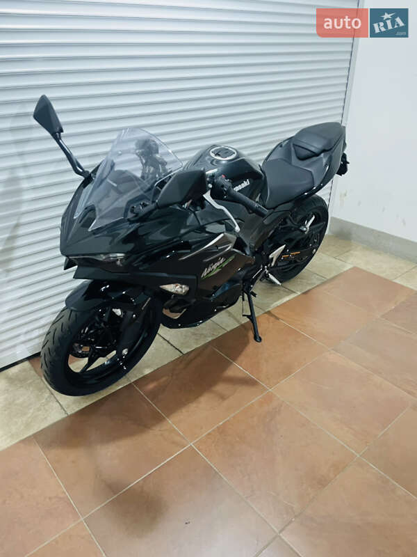 Спортбайк Kawasaki Ninja 500 2024 в Києві