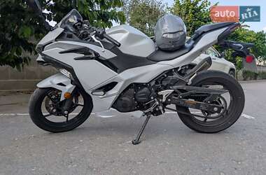 Спортбайк Kawasaki Ninja 500 2024 в 