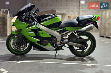 Спортбайк Kawasaki Ninja 600 ZX-6R 2000 в 