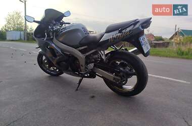 Спортбайк Kawasaki Ninja 600 ZX-6R 2001 в 