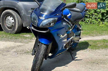 Спортбайк Kawasaki Ninja 600 ZX-6R 2001 в 