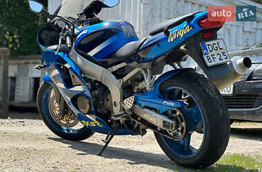 Спортбайк Kawasaki Ninja 600 ZX-6R 2001 в 