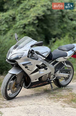 Спортбайк Kawasaki Ninja 600 ZX-6R 2001 в 