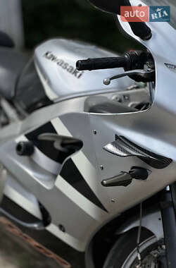Спортбайк Kawasaki Ninja 600 ZX-6R 2001 в 