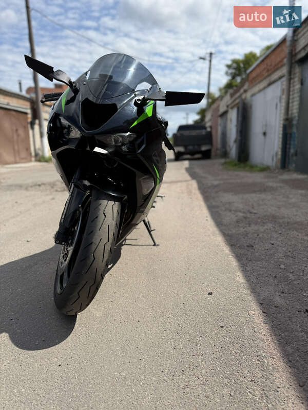 Спортбайк Kawasaki Ninja 636 ZX-6R 2025 в 