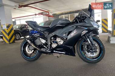 Спортбайк Kawasaki Ninja ZX-6R 2022 в 