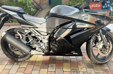 Спортбайк Kawasaki Ninja 2013 в 