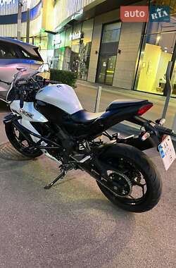 Спортбайк Kawasaki Ninja 2016 в 