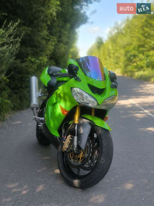 Спортбайк Kawasaki Ninja 2004 в 