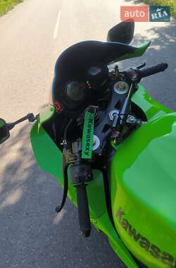 Спортбайк Kawasaki Ninja 2004 в 