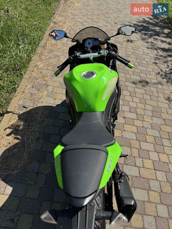 Спортбайк Kawasaki Ninja 2012 в Киеве фото 6 Спортбайк Kawasaki Ninja 2012 в Киеве