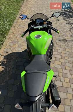 Спортбайк Kawasaki Ninja 2012 в 