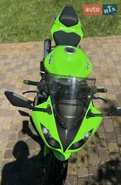 Спортбайк Kawasaki Ninja 2012 в 