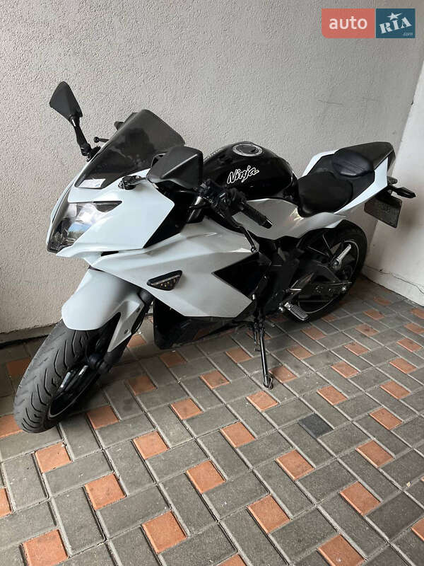 Спортивні снігоходи Kawasaki Ninja 2015 в Києві