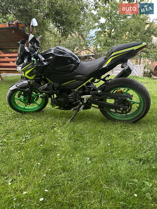Спортбайк Kawasaki Z 400 2020 в 