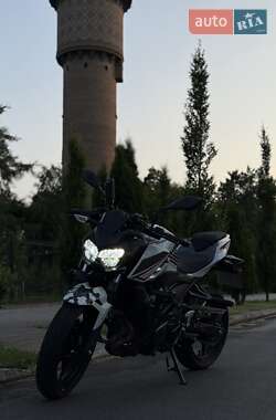 Мотоцикл Без обтекателей (Naked bike) Kawasaki Z 400 2023 в 