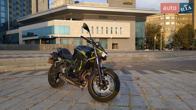 Мотоцикл Без обтекателей (Naked bike) Kawasaki Z 650 2020 в 