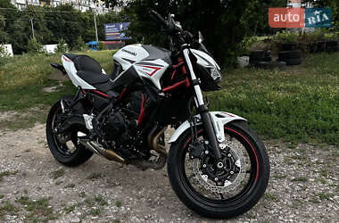 Мотоцикл Без обтекателей (Naked bike) Kawasaki Z 650 2022 в 
