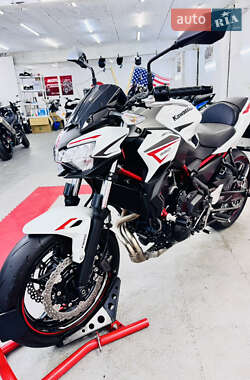 Спортбайк Kawasaki Z 650 2022 в 