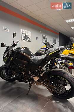 Мотоцикл Без обтекателей (Naked bike) Kawasaki Z900 2024 в 