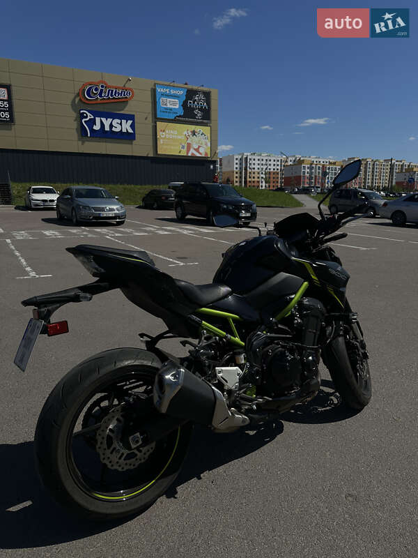 Мотоцикл Без обтекателей (Naked bike) Kawasaki Z900 2022 в 