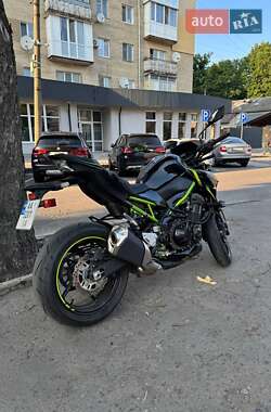 Мотоцикл Без обтекателей (Naked bike) Kawasaki Z900 2022 в Киеве